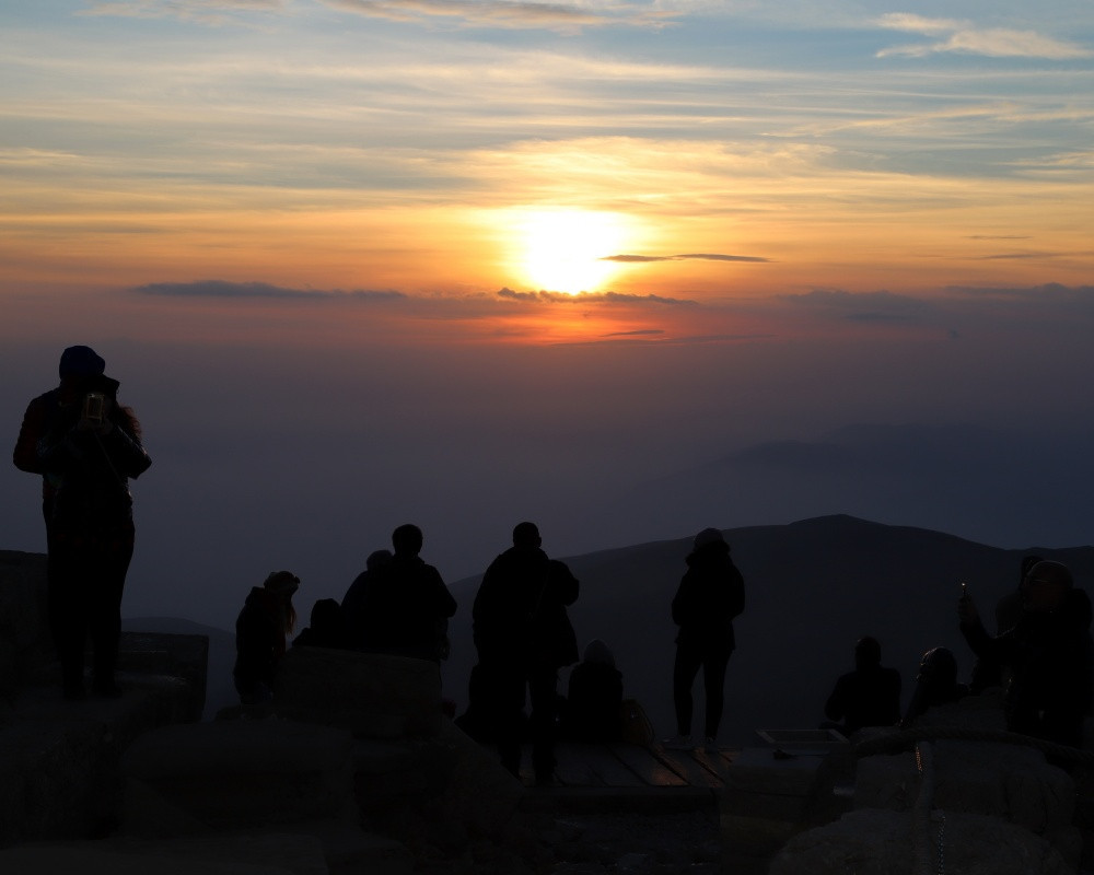 Nemrut Dağı sezonun son turistlerini ağırlıyor