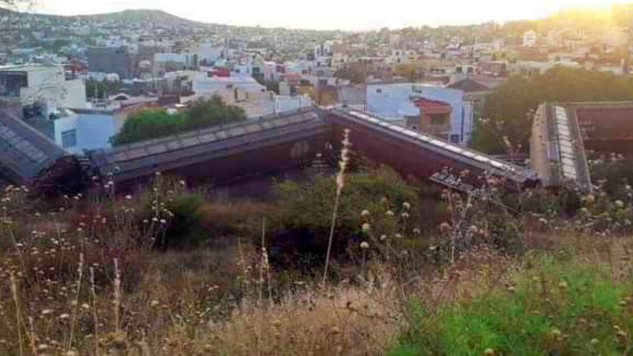 Korkunç kaza: Meksika'da iki tren kafa kafaya çarpıştı!