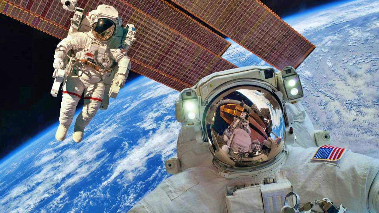 Astronotlar uzay yürüyüşüne çıktı: Bozulan anteni tamir ettiler