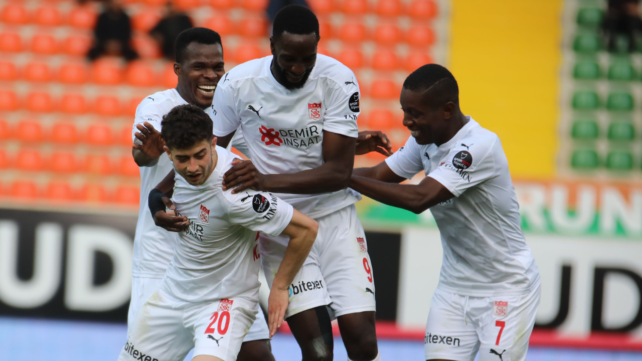 Sivasspor Alanyaspor deplasmanında hem 3 puanı hem de Kerem Atakan Kesgin'i kazandı