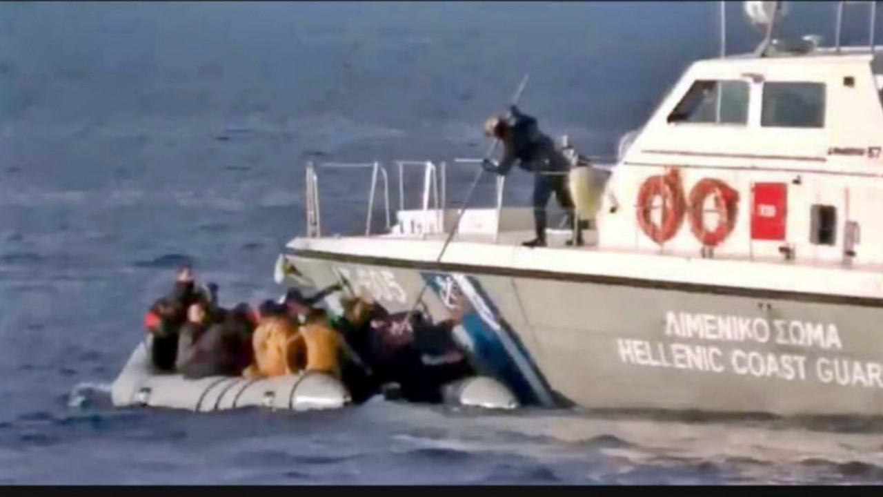 Yunanistan, 13 milletten insanı tek bir botla ölüme itti