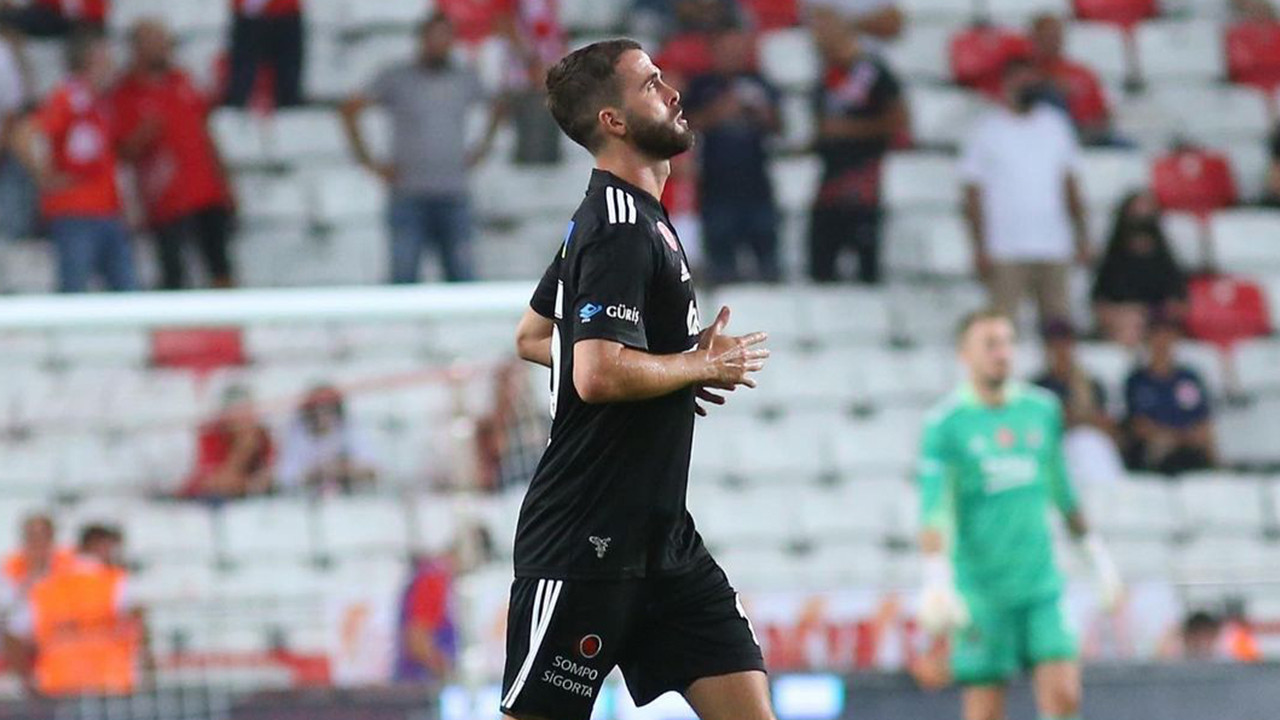 Beşiktaş'a Boşnak yıldızı Pjanic'ten kötü haber