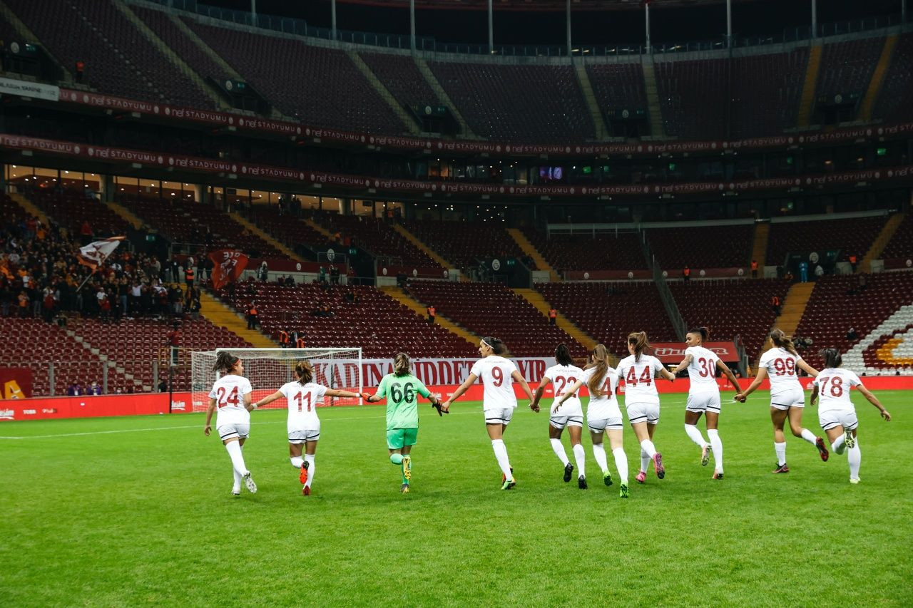 Galatasaray-Fenerbahçe kadın futbol maçında tarihi fark... İlk yarı 0-6, maç sonucu 0-7 - Sayfa 3