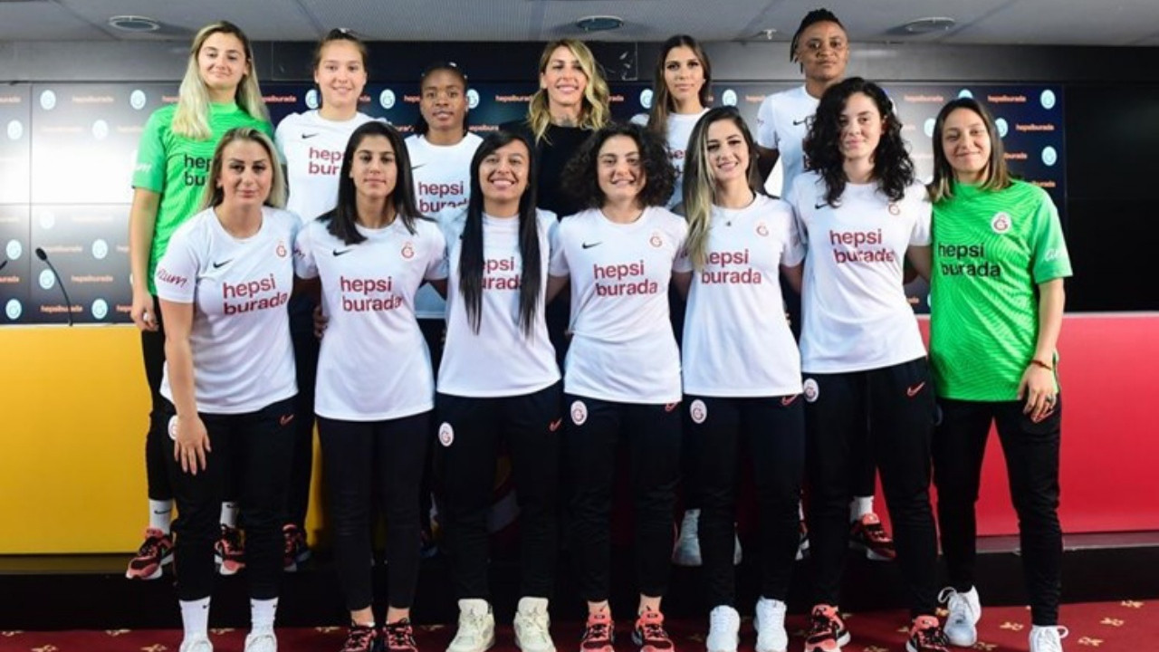 Galatasaray Kadın Futbol Takımı derbi öncesi 12 yeni transfer ile sözleşme imzaladı