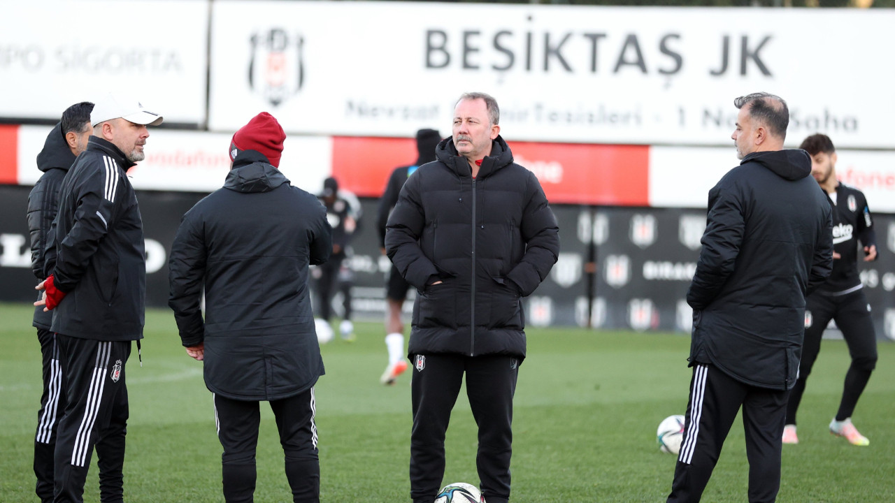 Beşiktaş'ta futbolcular Sergen Yalçın'ı "takmıyor mu?" Hocada "kişilik bölünmesi" mi var?