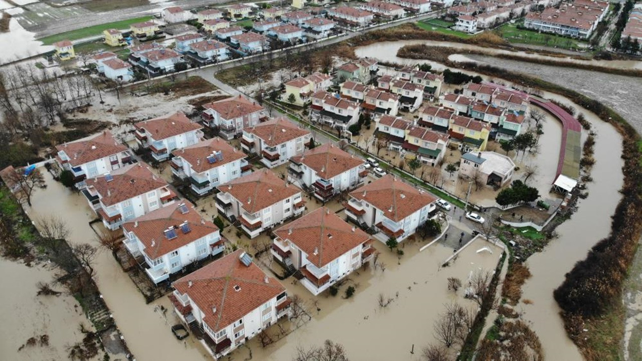 Sel suları Edirne'yi bu hale getirdi! Sular içinde kalan evler havadan görüntülendi