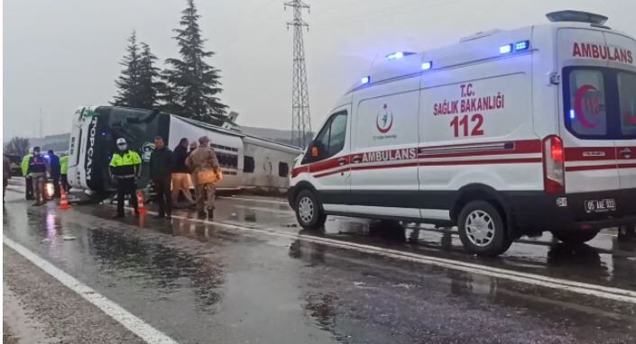 Türkiye güne felaketle uyandı! Amasya'da yolcu otobüsü devrildi! Ölü sayısı artıyor... - Sayfa 2