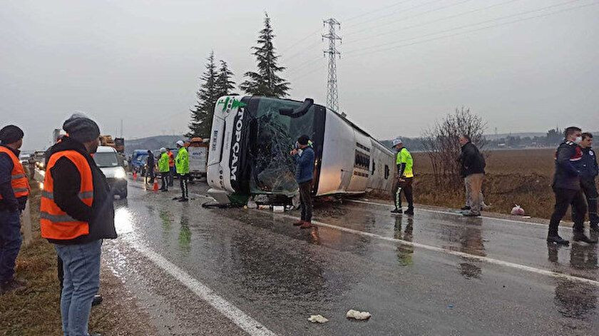 Türkiye güne felaketle uyandı! Amasya'da yolcu otobüsü devrildi! Ölü sayısı artıyor... - Sayfa 1