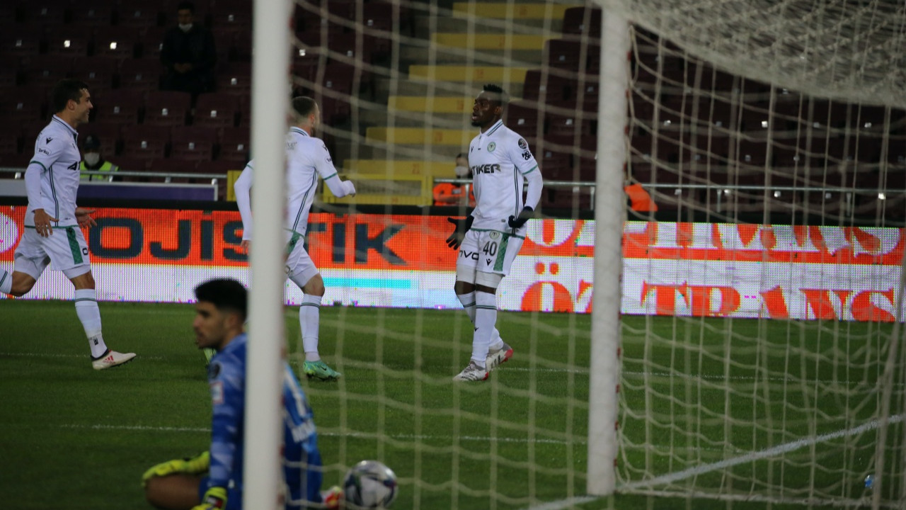 Zirve takipçisi Konyaspor zorlu Hatayspor deplasmanında 3 puanı 3 golle aldı