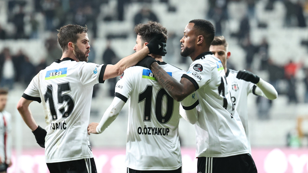 Beşiktaş 3. dakikada golü yediği maçta Göztepe engelini kayıpsız geçti... Rachid Ghezzal'den galibiyet golü