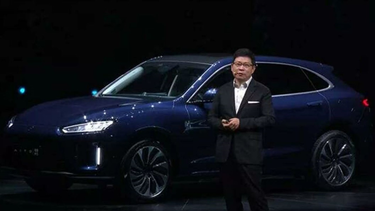 Huawei, ilk elektrikli otomobilini piyasaya sürdü