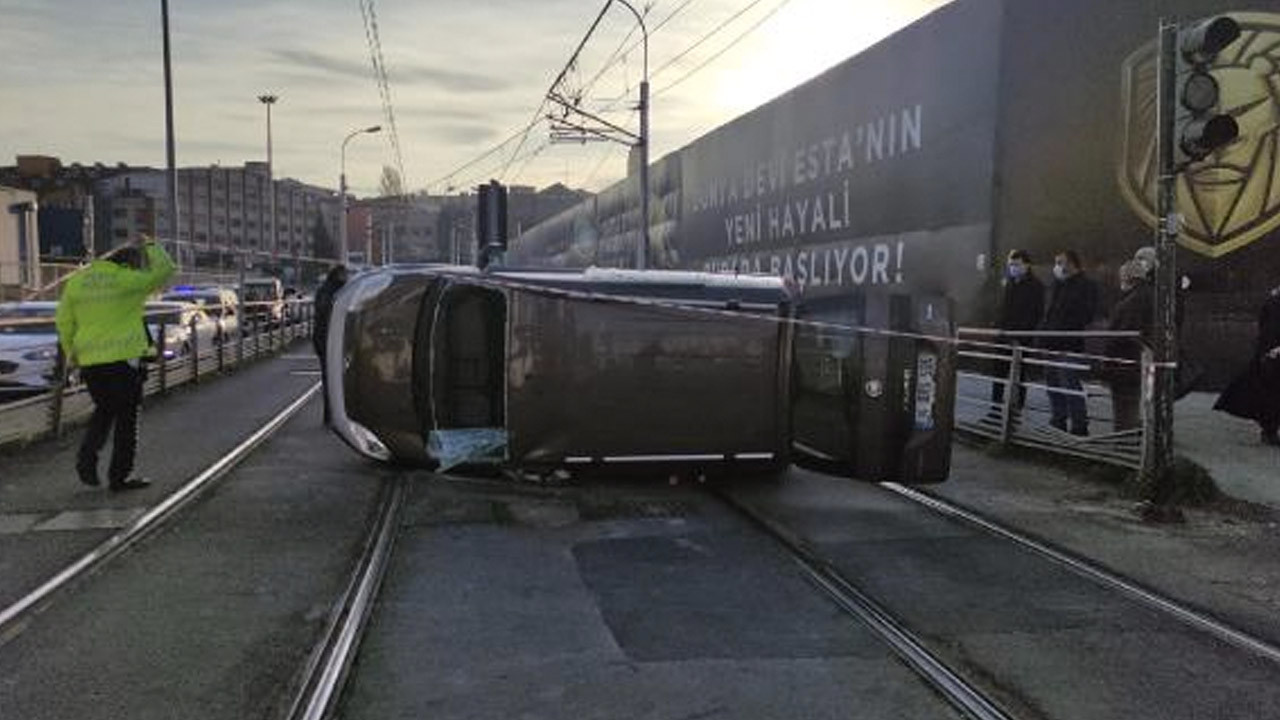 Tramvay hattında iki araç çarpıştı: Seferlerde aksama yaşanıyor