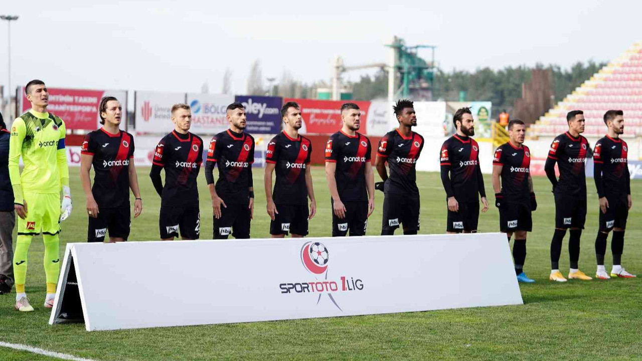 Gençlerbirliği'ni 3-1 mağlup eden Ümraniyespor Spor Toto 1. Lig’in ilk yarısını lider tamamladı
