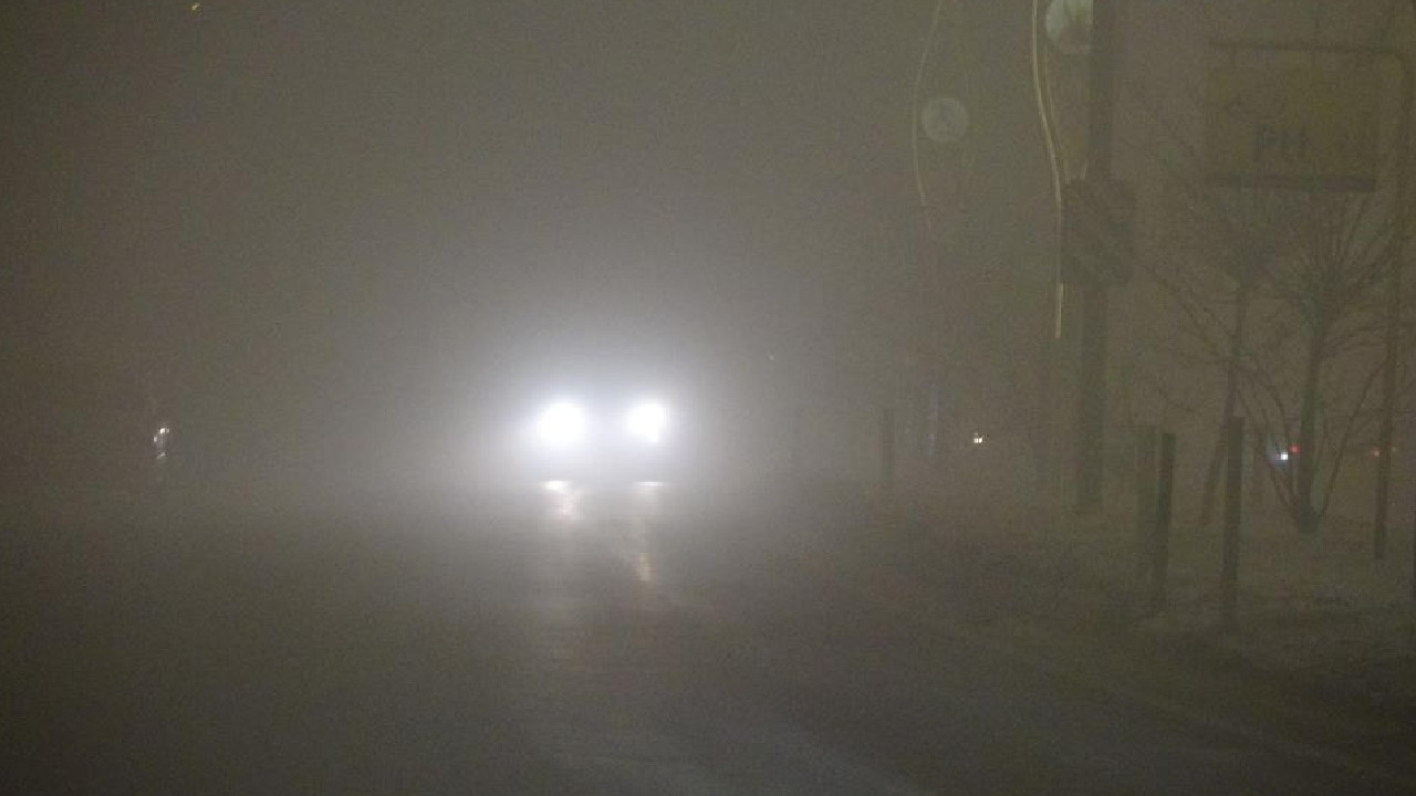 Yüksekova'da yoğun sis! Görüş mesafesi 5 metreye kadar düştü