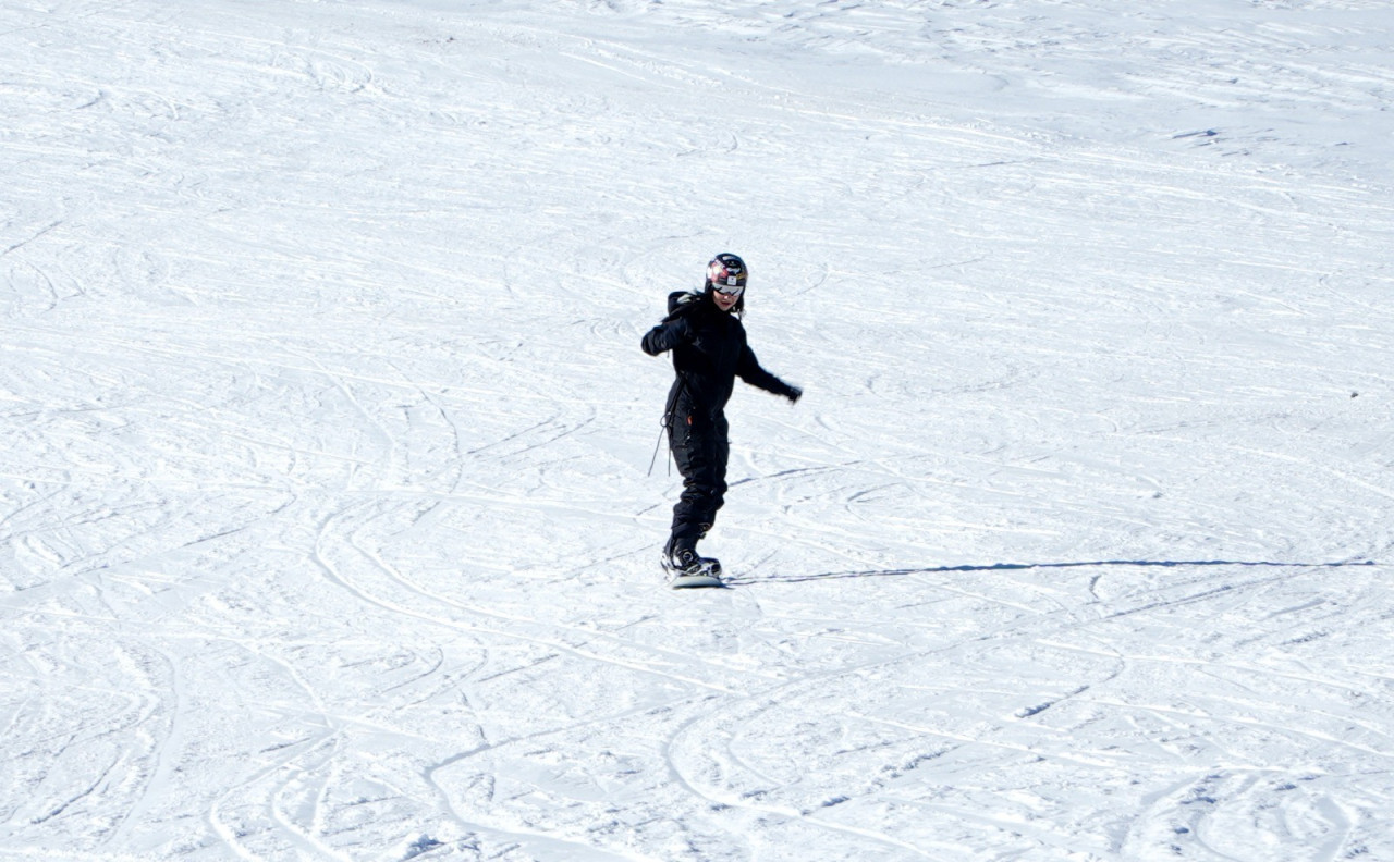 Dünyaca ünlü şarkıcı Inna, Erciyes'te kayak keyfi yaptı