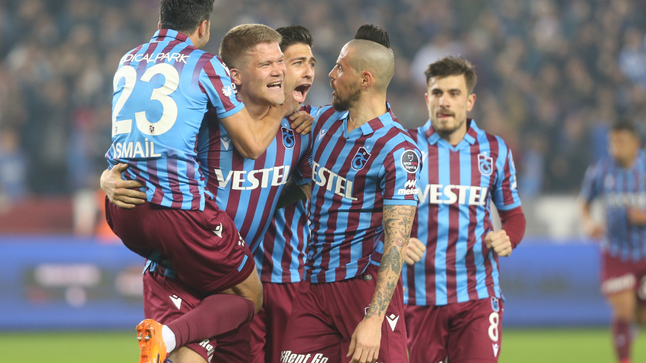 Lider Trabzonspor evinde Yeni Malatyaspor'u tek golle devirdi... Andreas Cornelius'un gol dakikası manidar...