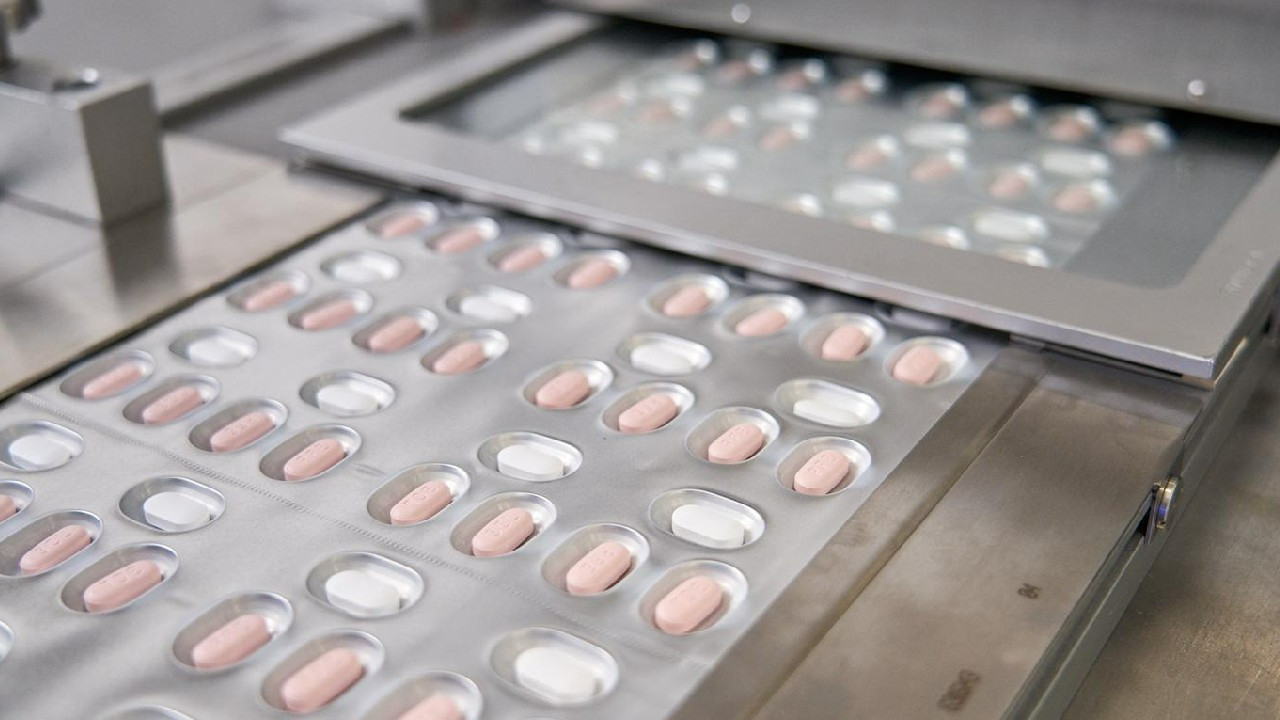 Pfizer'in Covid-19 ilacının AB'de kullanımı için başvuru yapıldı