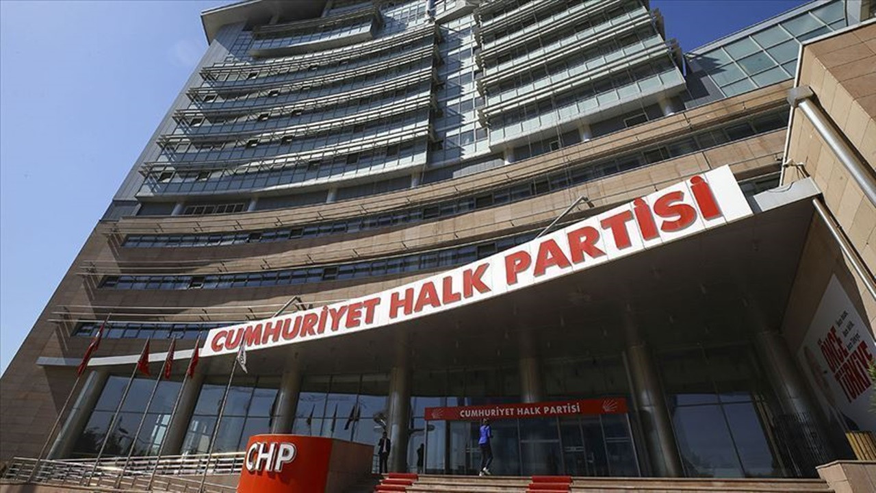 CHP Parti Meclisi'nden karar: Kurultay 1 yıl ertelendi