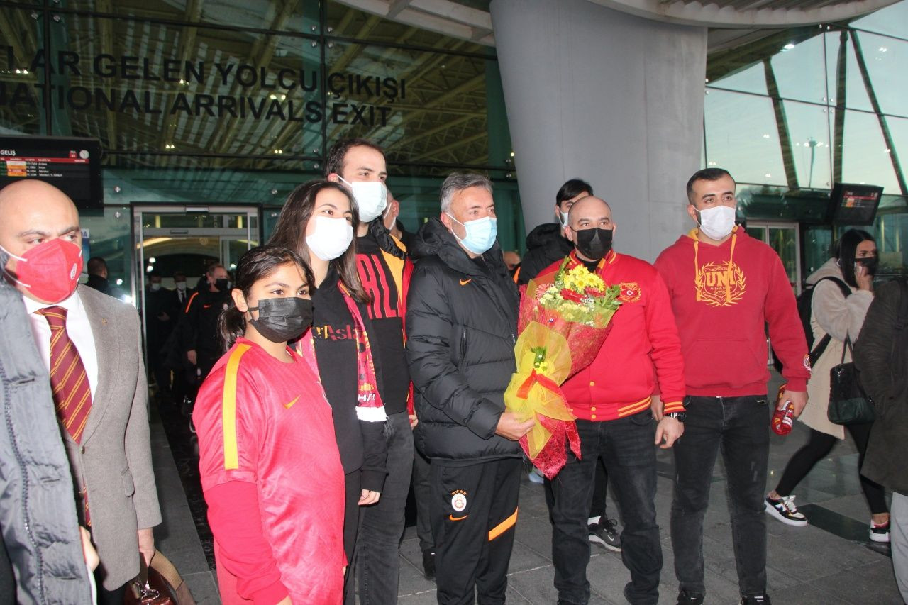 Domenec Torrent'e Fatih Terim atkısı tuttular... Galatasaray kafilesi Hatay'da - Sayfa 3