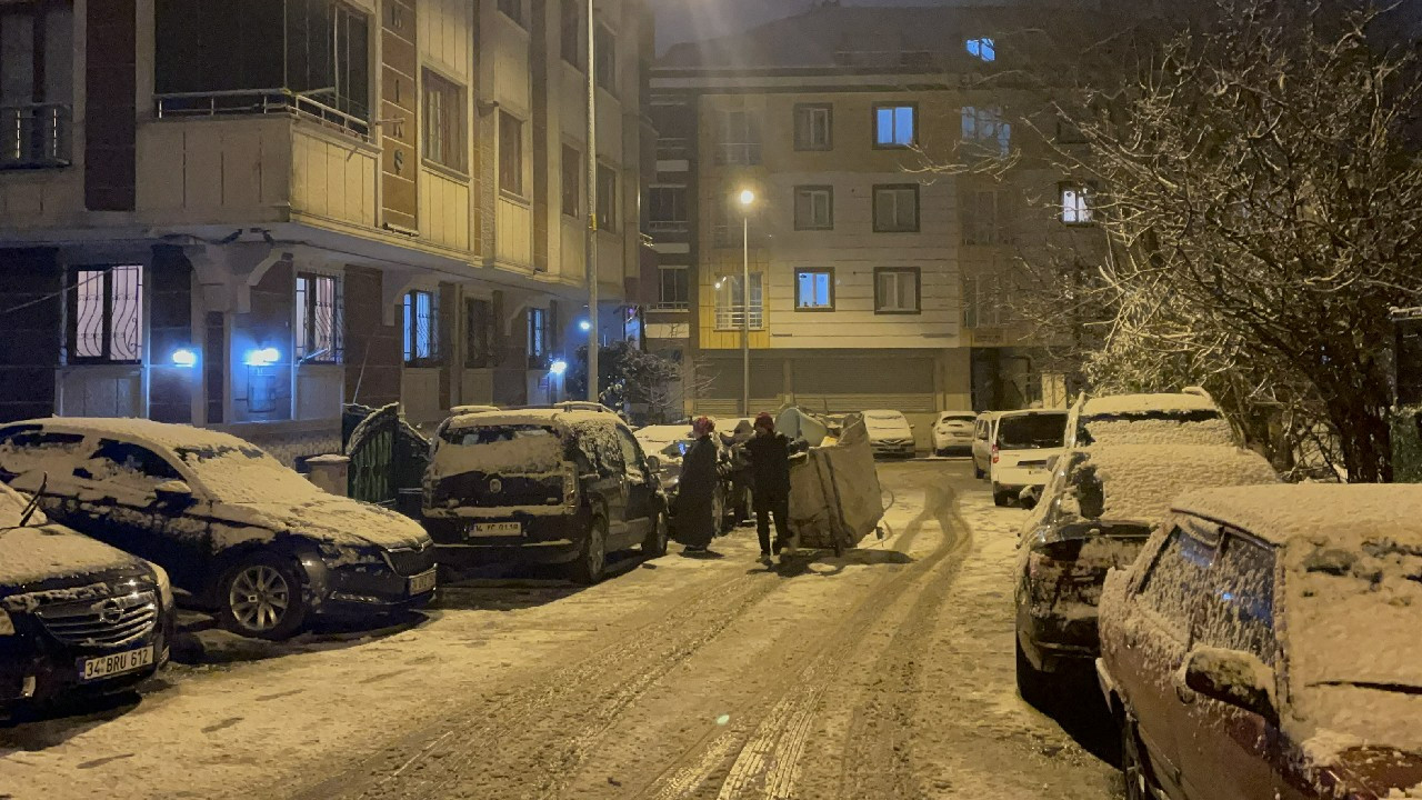 Meteoroloji uyarmıştı! İstanbul'da beklenen kar yağışı başladı