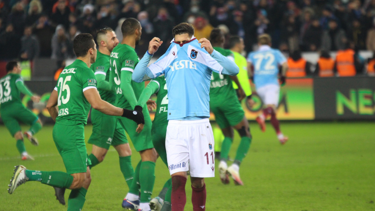 Bakasetas 90+5'te 2 kez penaltı kaçırdı! Giresunspor'la evinde 1-1 berabere kalan Trabzonspor cepten yiyor...