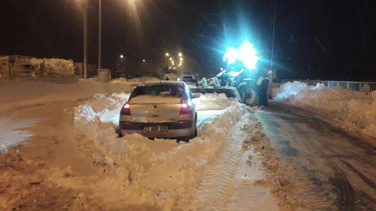 Gaziantep'te kar çileye dönüştü, yollar kapandı! 2 bin kişi kurtarıldı