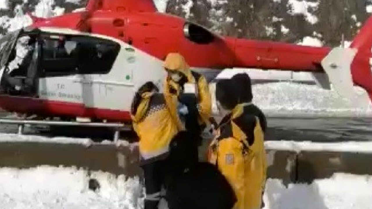 27 haftalık hasta bebek yolda mahsur kaldı, imdadına ambulans helikopter yetişti!