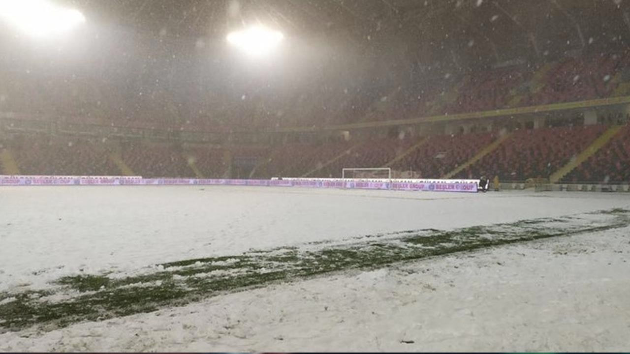 Süper Lig'de kar engeli: Yeni Malatyaspor-Beşiktaş maçı ertelendi