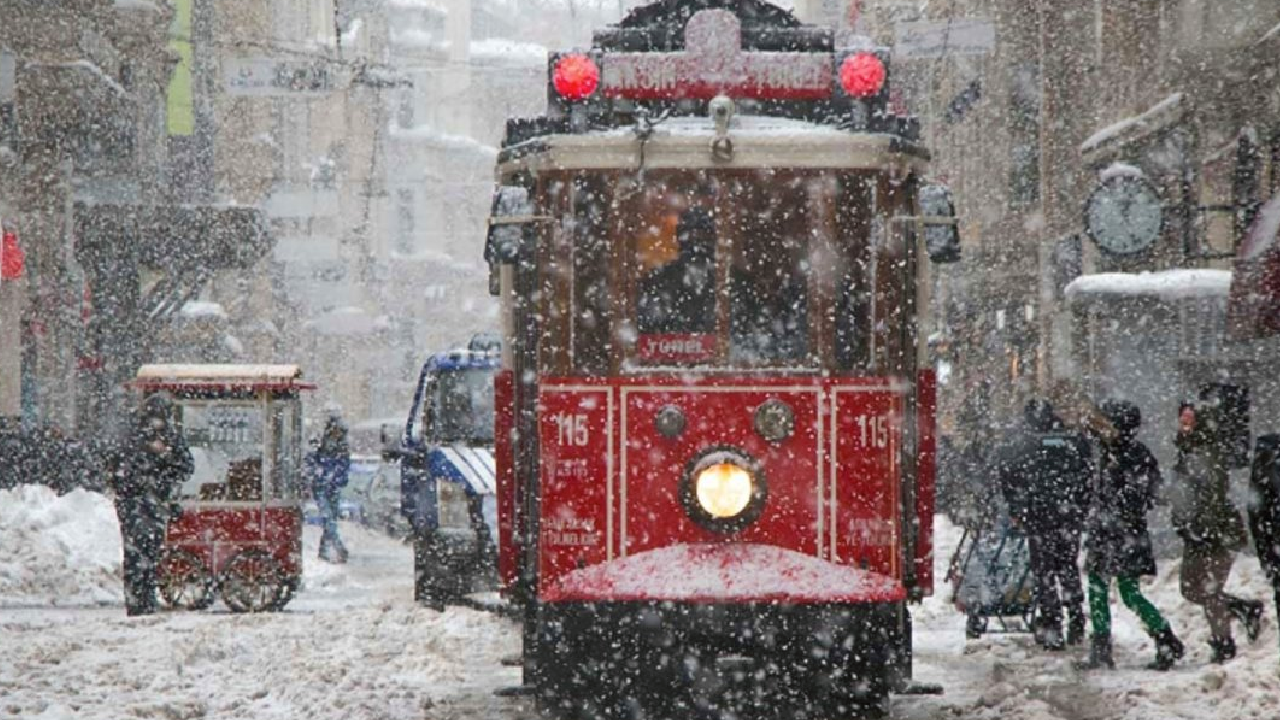 İstanbul'da kar nedeniyle yarıyıl tatili öne çekildi