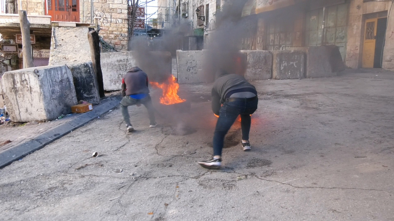 İsrail, Filistinlilere ateş açtı: Filistinliler boş şişe ve taş attı