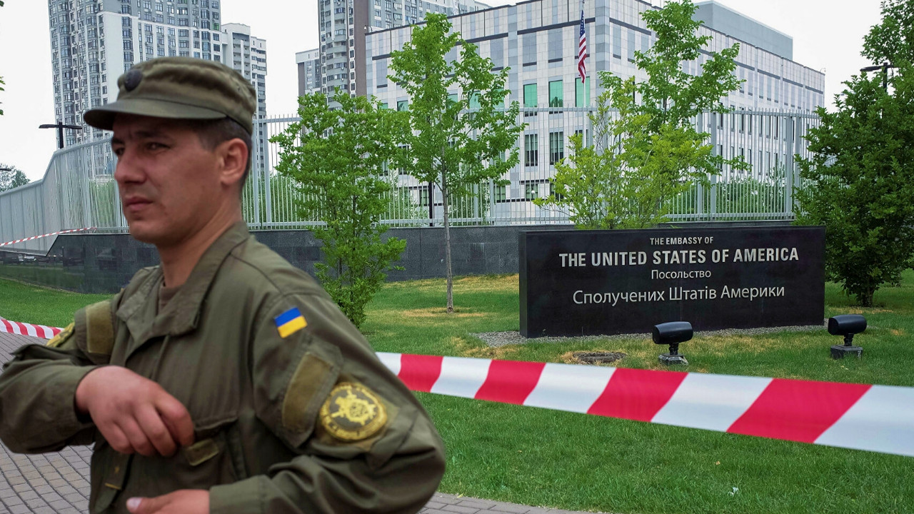 ABD, Ukrayna'daki büyükelçilik personelini tahliye etmeye başladı!
