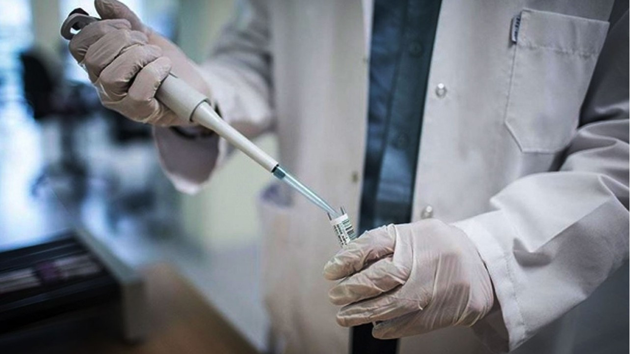 Pfizer CEO'su duyurdu: Omicron için ayrı aşı geliyor!