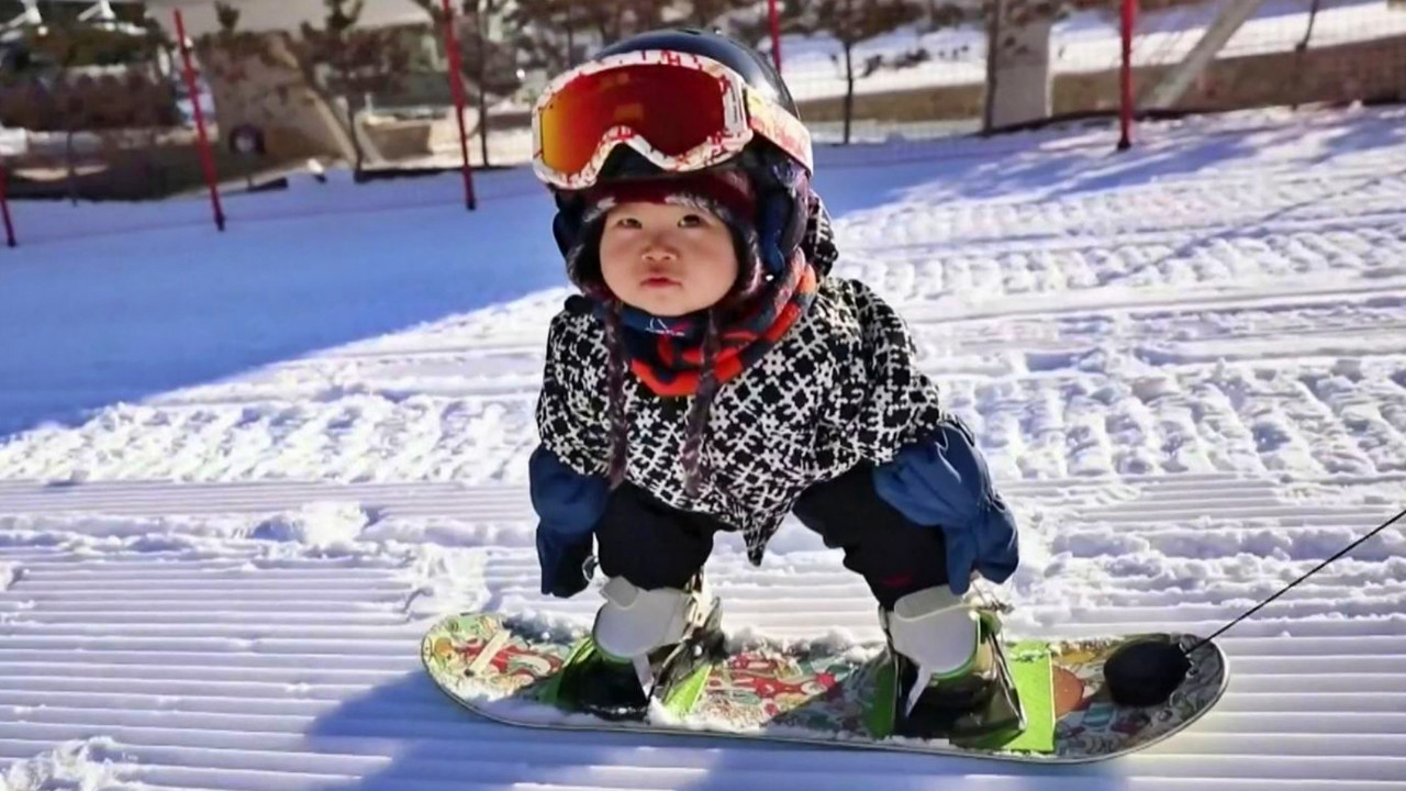 3 yaşındaki snowboardcu herkesi yeteneğine hayran bıraktı!