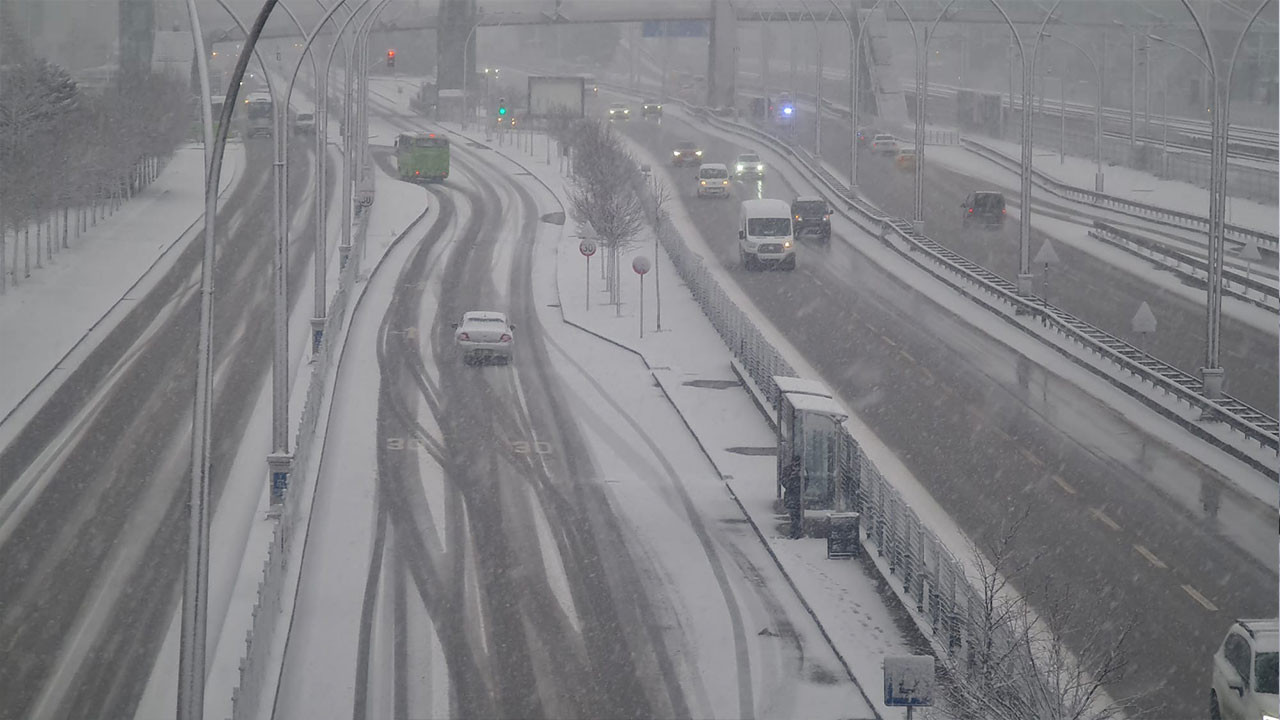 Kar yağışı Türkiye genelinde etkisini sürdürüyor: İşte yollardaki son durum
