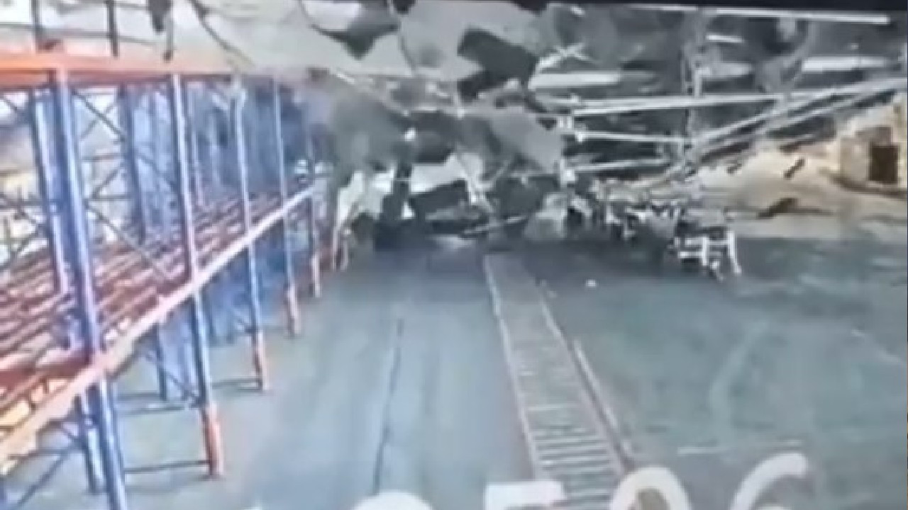 Turkish Cargo tesisinin çatısı çöktü