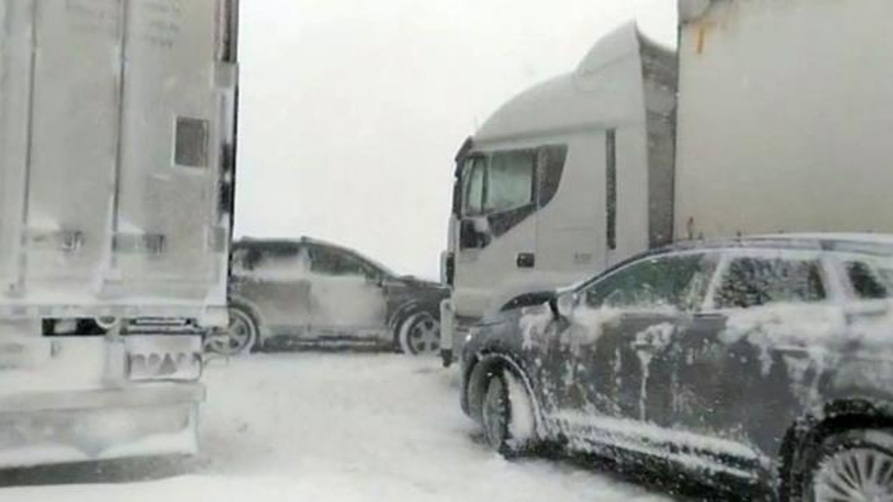 Kuzey Marmara Otoyolu'nda zincirleme kaza: 30 araç birbirine girdi!