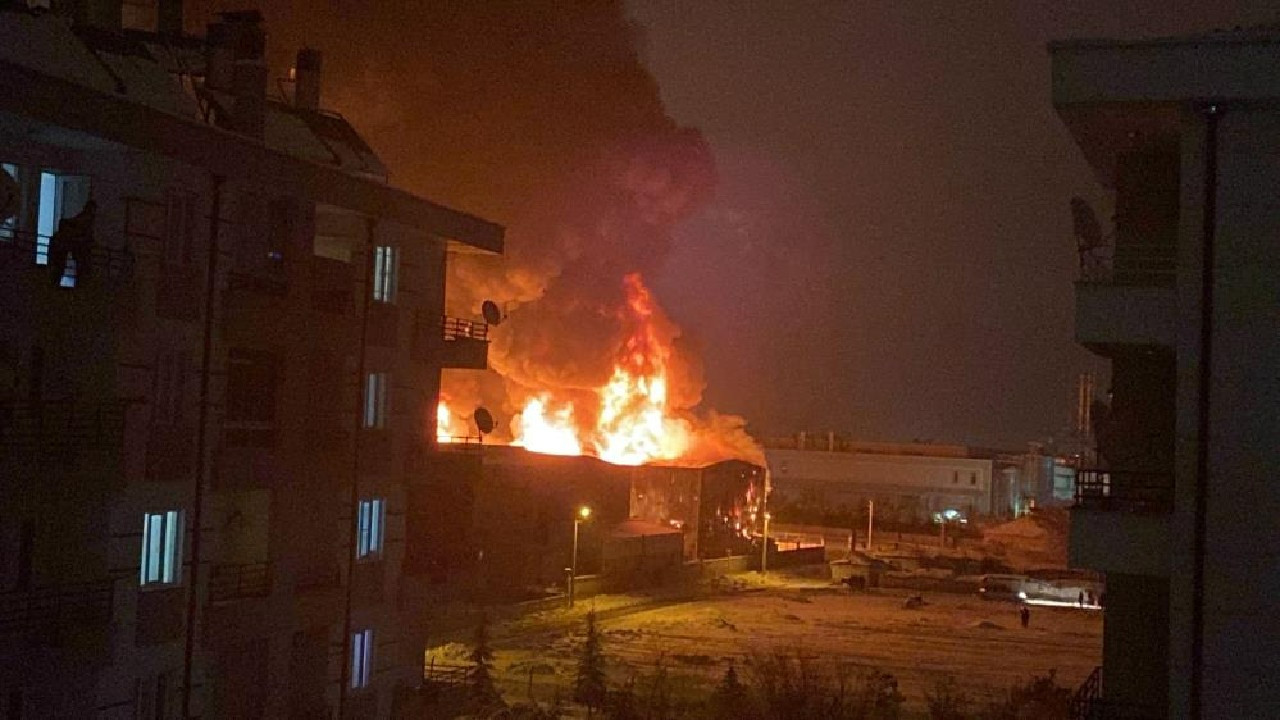 Konya'da sünger fabrikasında yangın!