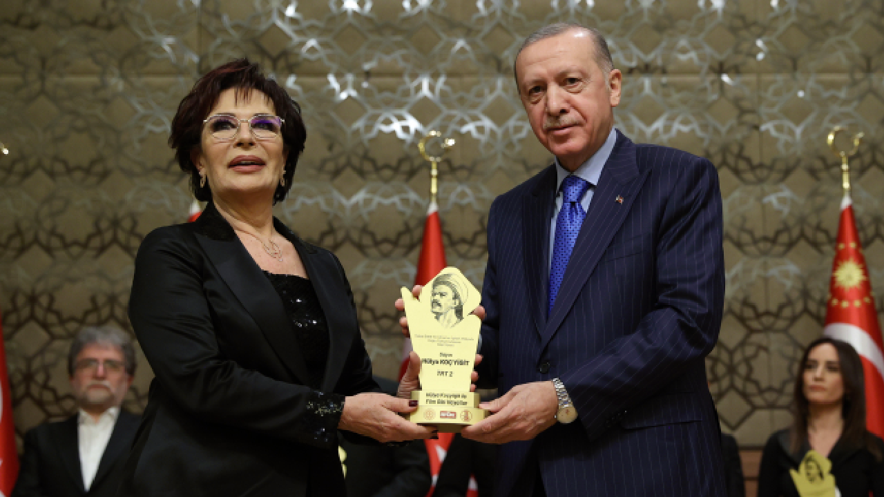 Cumhurbaşkanı Erdoğan: Sosyal medya denen mecralarda kullanılan dil, Türkçe'miz için tam bir felaket