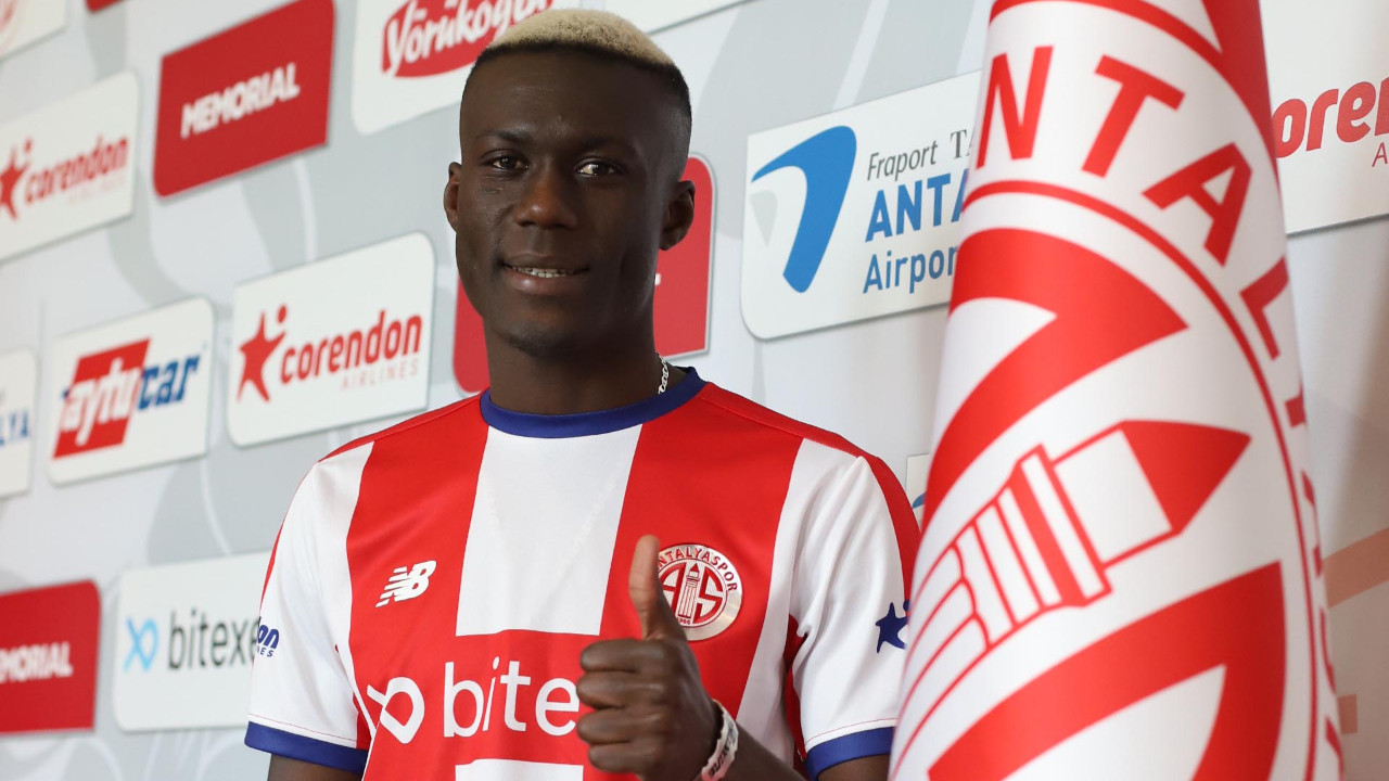 Senegalli sağ açık Alassane Ndao, Süper Lig'e Antalyaspor formasıyla geri döndü