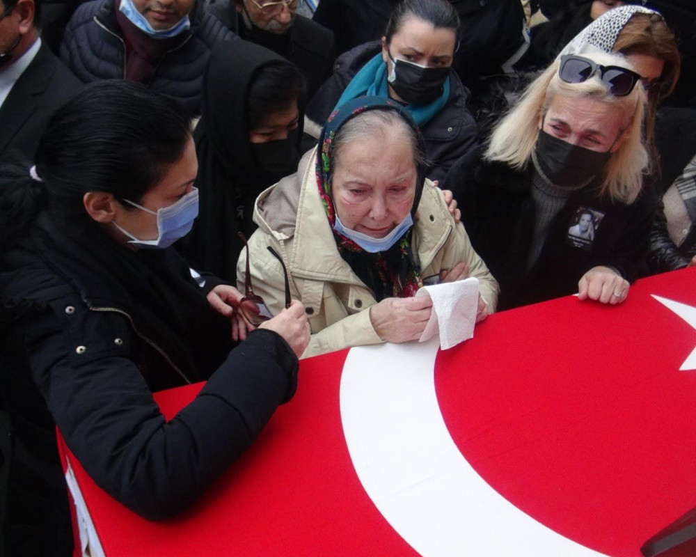 Fatma Girik gözyaşları içinde Bodrum'da toprağa verildi