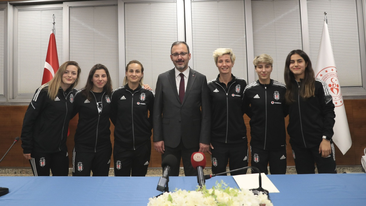 Bakan Mehmet Muharrem Kasapoğlu, Beşiktaş Vodafone'u kabul etti