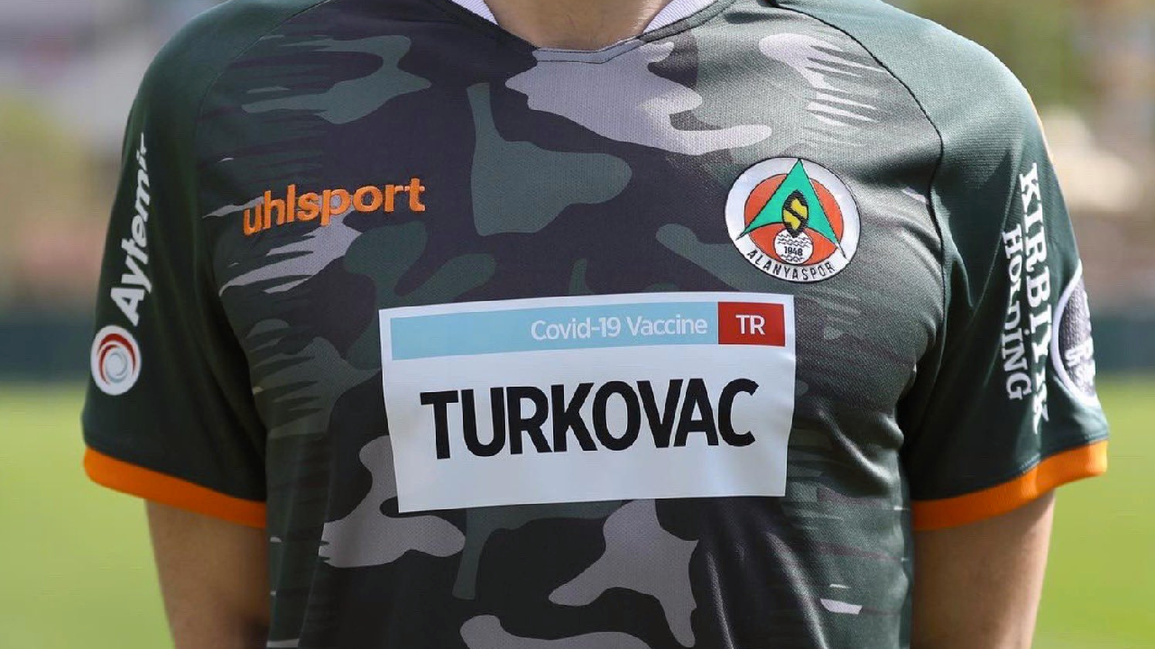 Sağlık Bakanı Koca'dan Süper Lig kulüplerine Turkovac teşekkürü