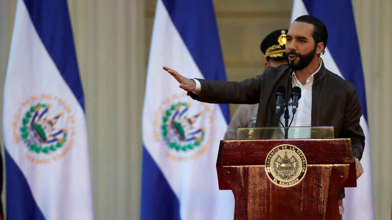 Kredi derecelendirme kuruluşu Fitch, El Salvador'un notunu 'çöp' seviyesine çekti