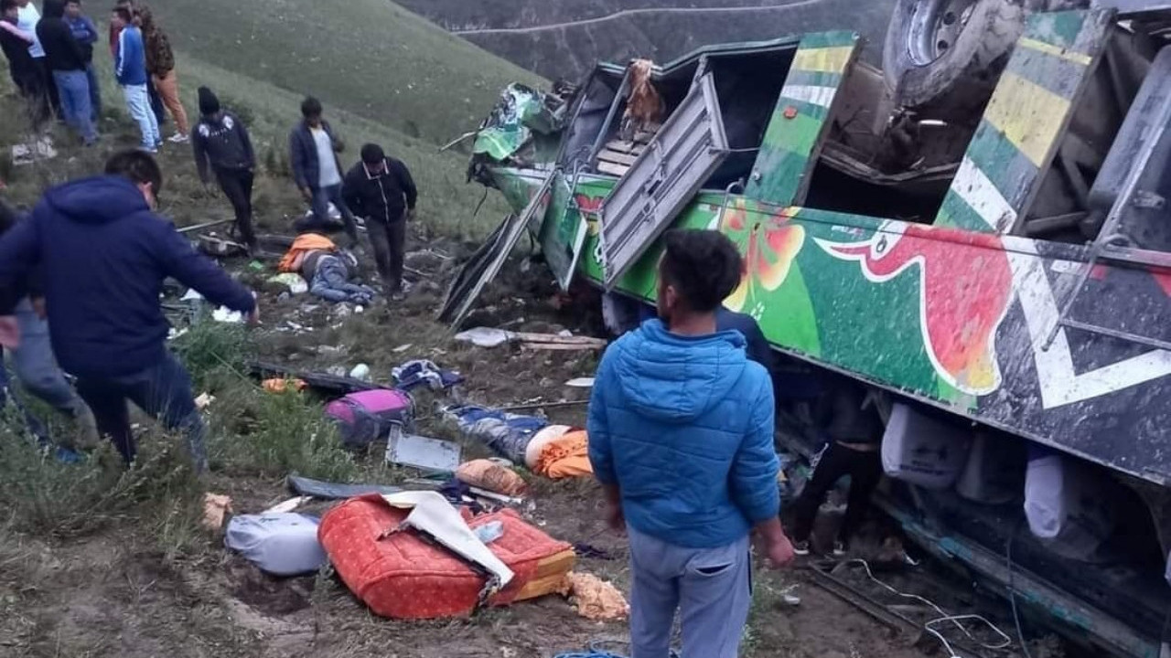 Peru'da korkunç kaza: Yolcu otobüsü vadiye yuvarlandı! Onlarca ölü ve yaralı var...