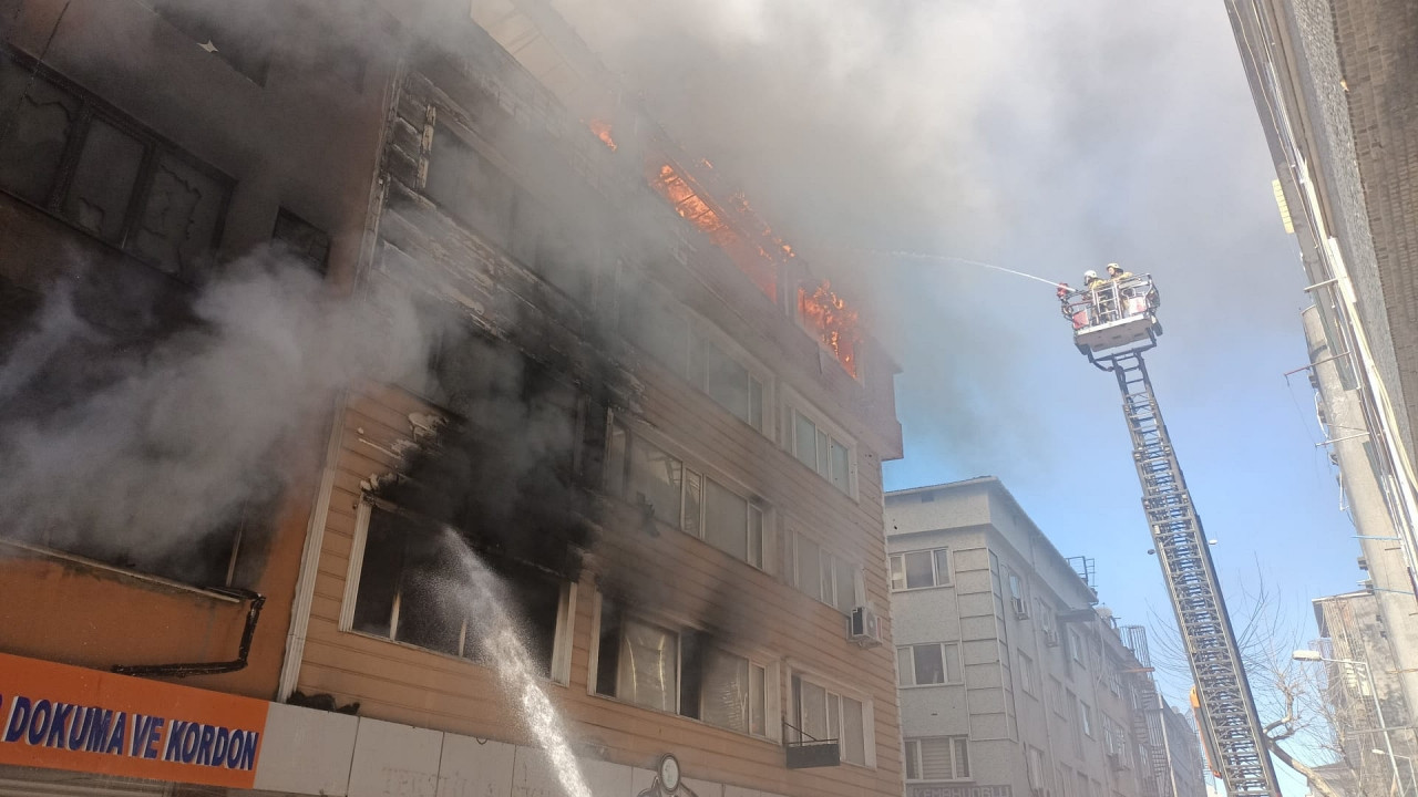 İstanbul Güngören'de korkutan yangın! Patlamalar meydana geldi!