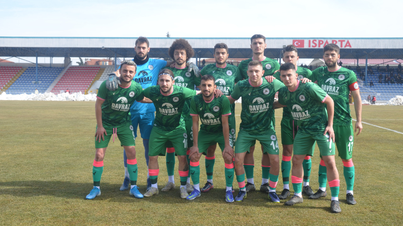 Isparta 32 Spor evinde Akhisarspor'u 2. yarıda bulduğu gollerle 2-1 mağlup etti