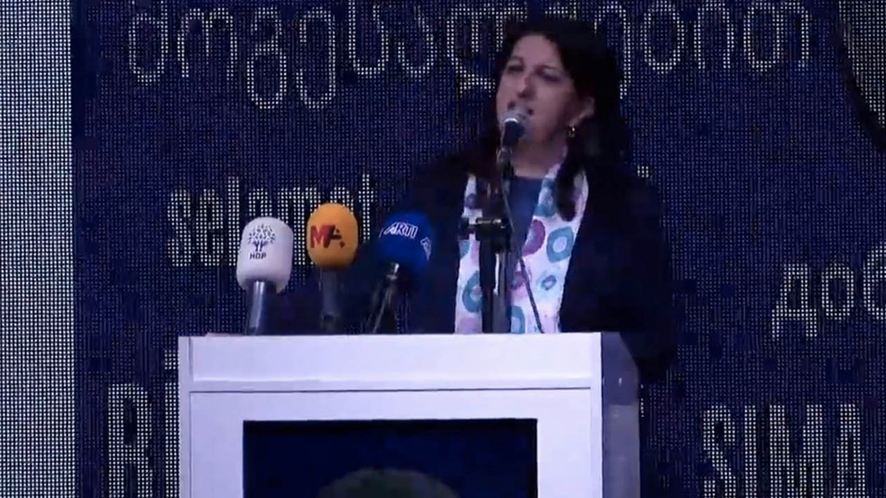 HDP'nin kongresinde skandal görüntüler: Teröristbaşı Öcalan'a yönelik sloganlar eşliğinde konuştu