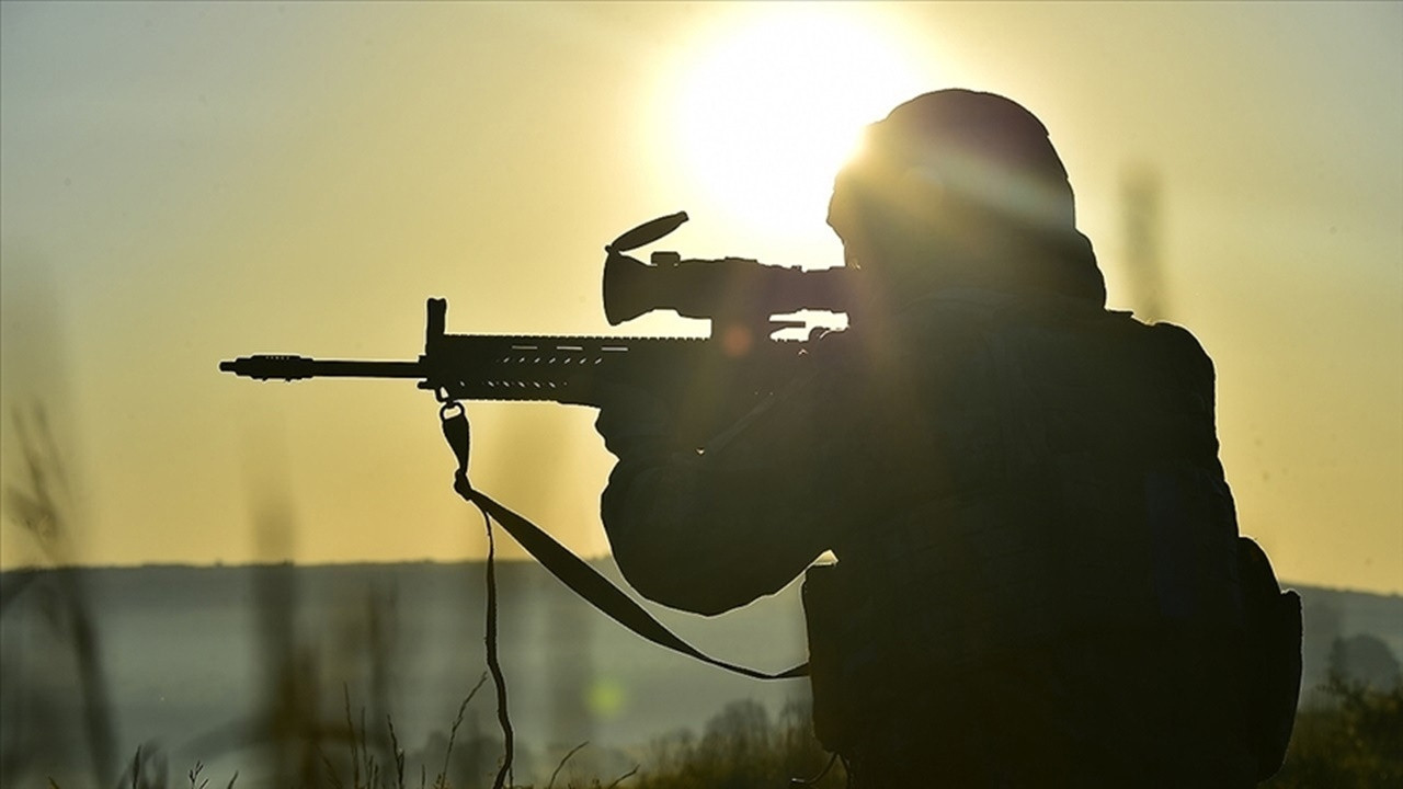 Taciz ateşi açan 12 PKK/YPG'li terörist öldürüldü