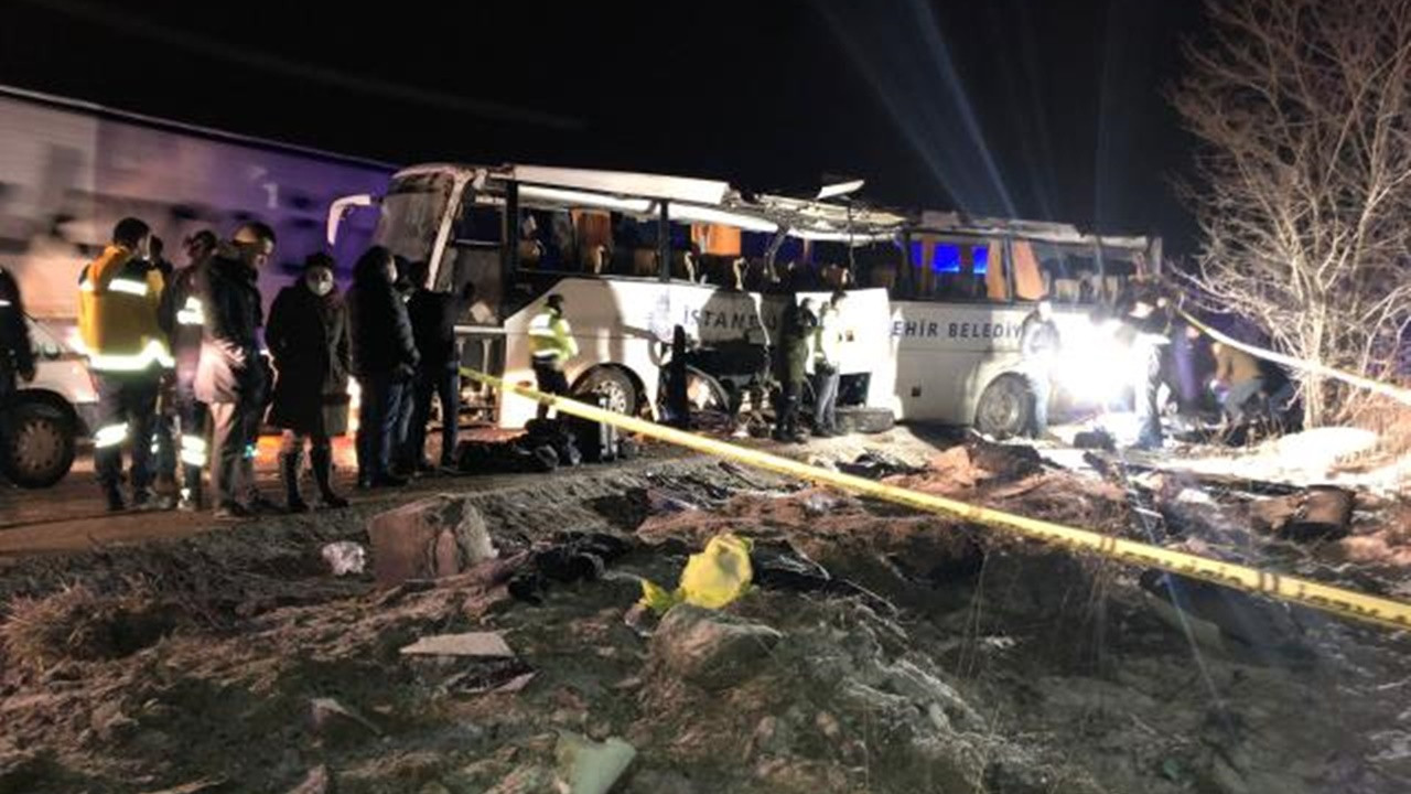 Çankırı Valisi Ayaz’dan feci kazayla ilgili açıklama: 3’ü ağır 27 kişi yaralandı