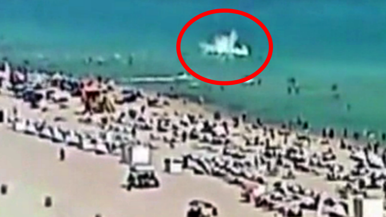 Miami sahilinde yüzenlerin yanına helikopter düştü!